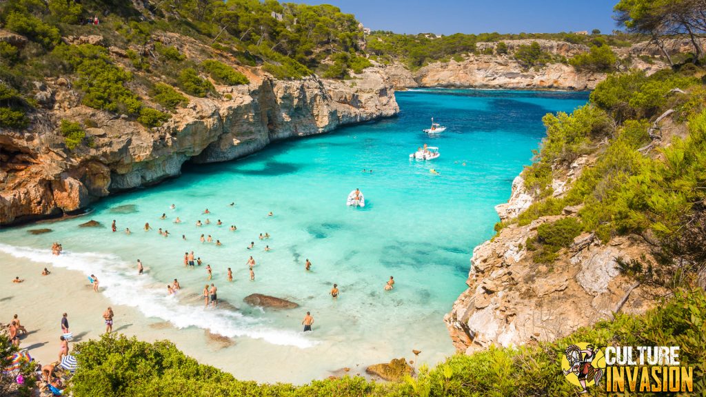 Caló del Moro Pantai Mini Tapi Pesonanya Besar Banget!