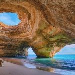Marinha Beach Destinasi Pantai Instagramable di Portugal