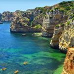 Portugal Punya Praia Dona Ana, Pantai Cantik yang Bikin Betah!