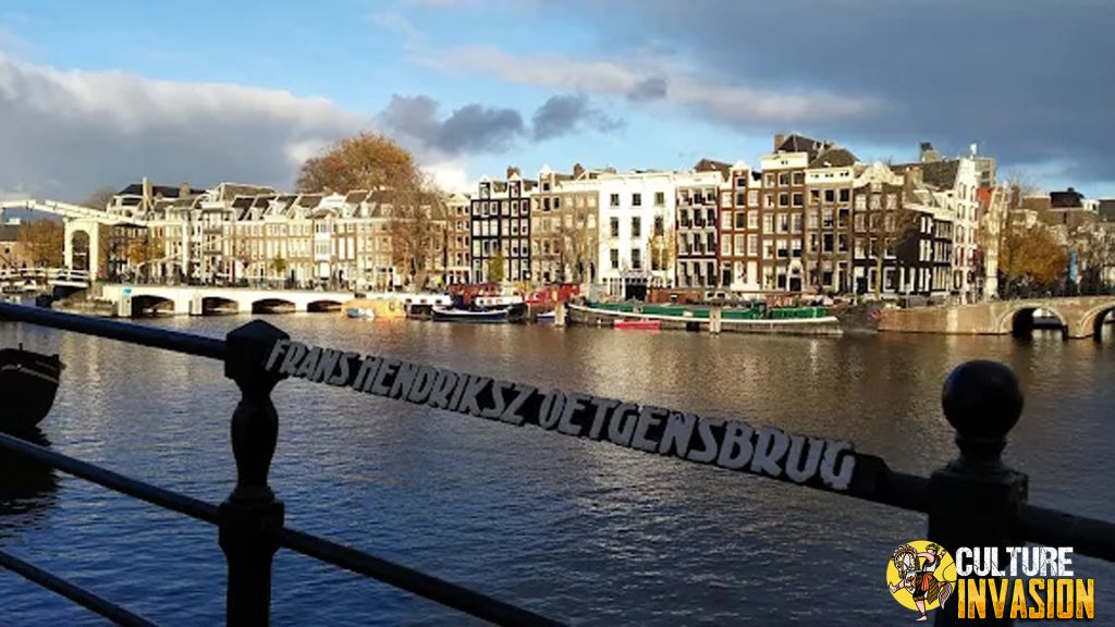3 Momen Terbaik Menikmati Skinny Bridge di Amsterdam 3 3 Momen Terbaik Menikmati Skinny Bridge di Amsterdam