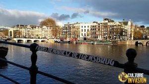 3 Momen Terbaik Menikmati Skinny Bridge di Amsterdam