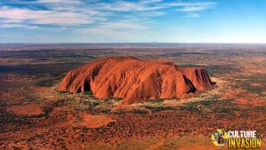 Uluru Monolit Raksasa dengan Cerita Leluhur Aborigin!