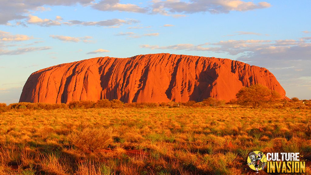 Uluru Monolit Raksasa dengan Cerita Leluhur Aborigin!