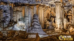 Cango Caves 20 Juta Tahun Keindahan di Perut Afrika