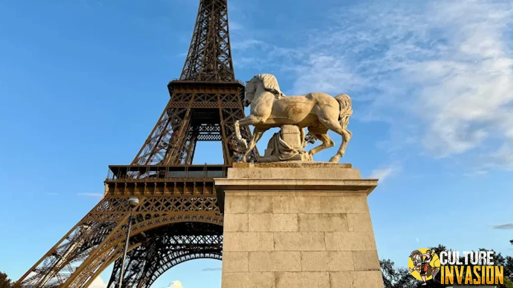 Eiffel Tower 360 Derajat Romantisme di Kota Paris!