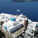 Santorini Keindahan Putih di Laut Aegean