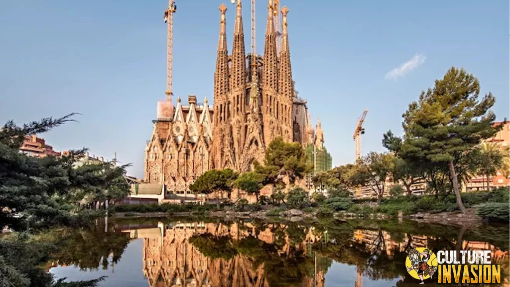 Sagrada Família: Gereja Unik Mata Melongo