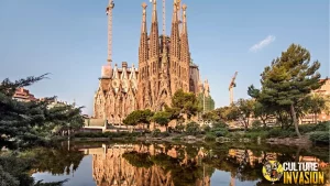Sagrada Família: Gereja Unik Mata Melongo