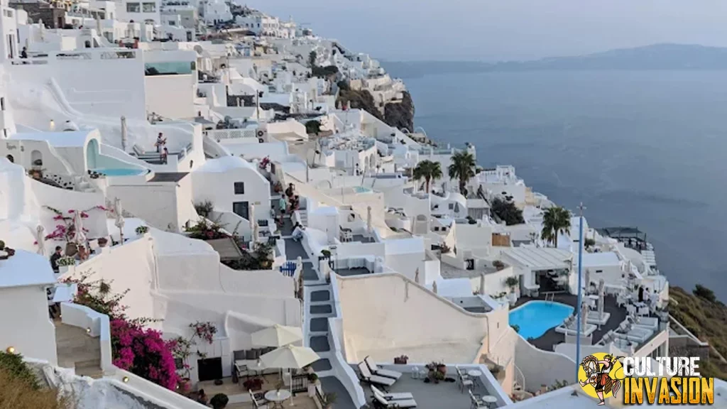 Santorini Keindahan Putih di Laut Aegean
